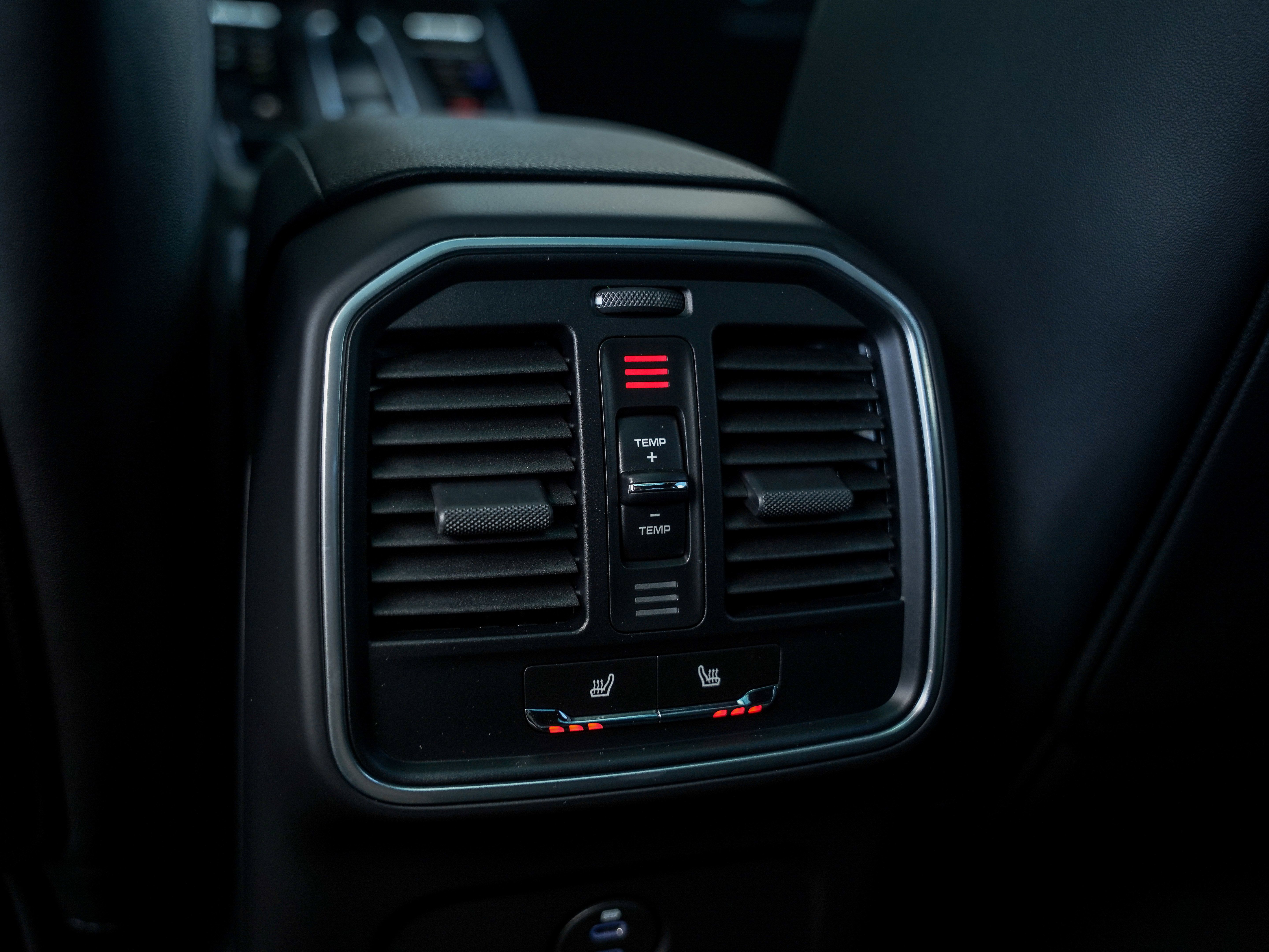 Certified 2026 Porsche Macan AWD/4WD image 27