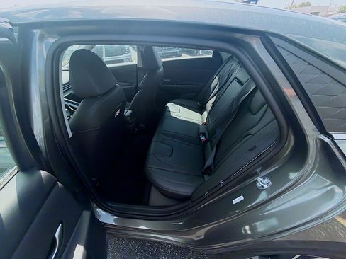 New 2026 Hyundai Elantra Limited FWD image 17