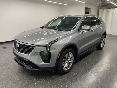 Used 2025 Cadillac XT4 Premium Luxury image 4