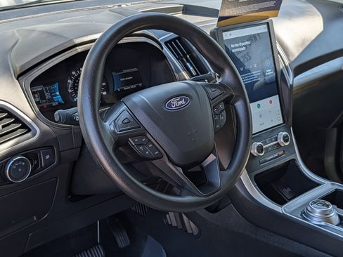 Certified 2024 Ford Edge SE image 21