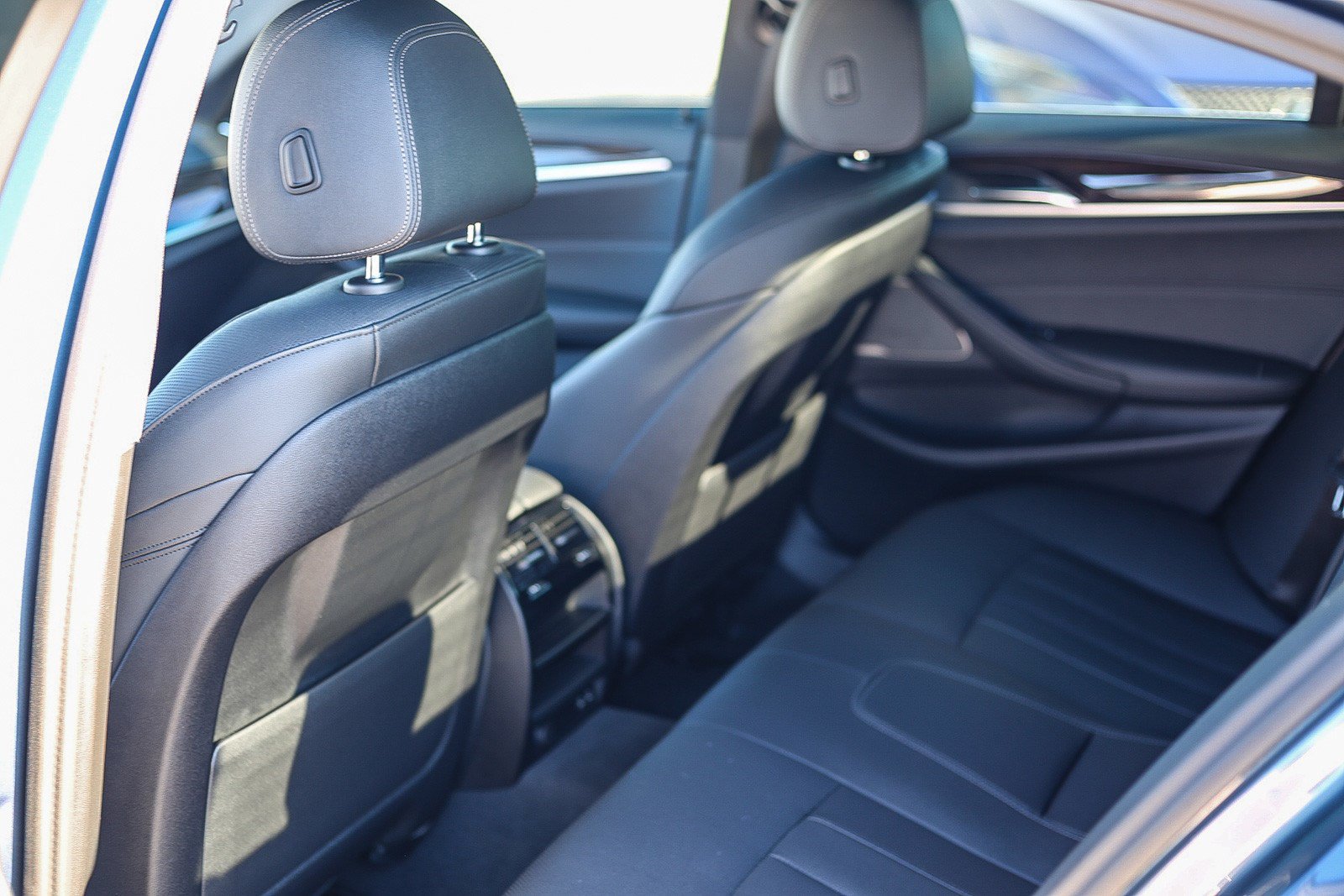 Used 2023 BMW 540i w/ Premium Package RWD image 20