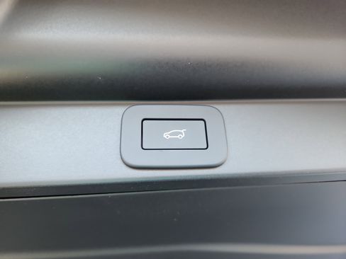 New 2026 Land Rover Range Rover SE image 14