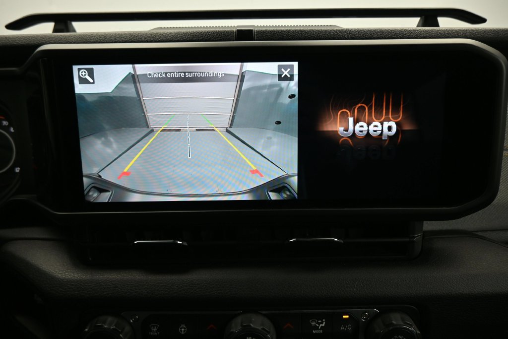 Used 2025 Jeep Gladiator Sport AWD/4WD image 24