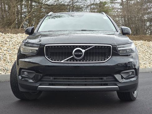 Used 2021 Volvo XC40 T5 Momentum w/ Premium Package image 9