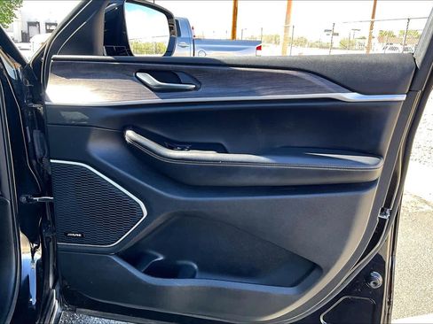 Used 2022 Jeep Grand Cherokee L Limited image 23