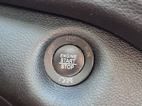 Used 2019 Jeep Cherokee Limited FWD image 47