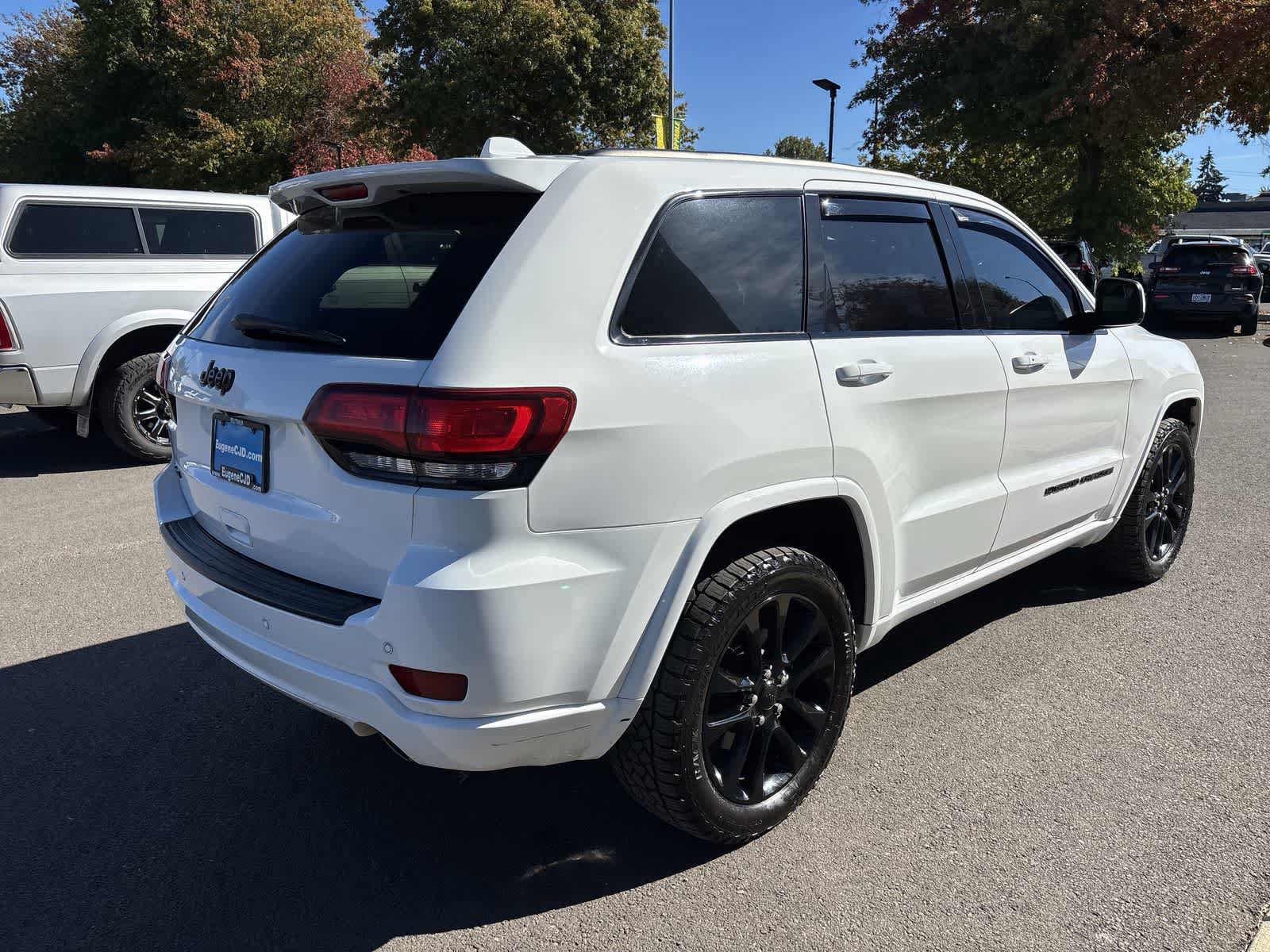 Used 2022 Jeep Grand Cherokee Laredo X AWD/4WD image 4