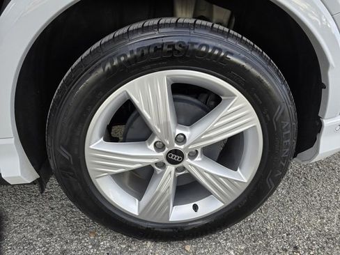 Used 2024 Audi Q4 e-tron Premium Plus w/ Premium Plus image 17