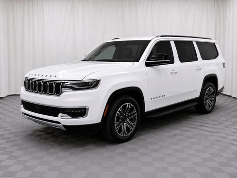Used 2024 Jeep Wagoneer L Series II w/ Flexible Seating Group RWD image 7