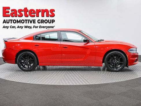 Used 2018 Dodge Charger SXT w/ Blacktop Package RWD image 4