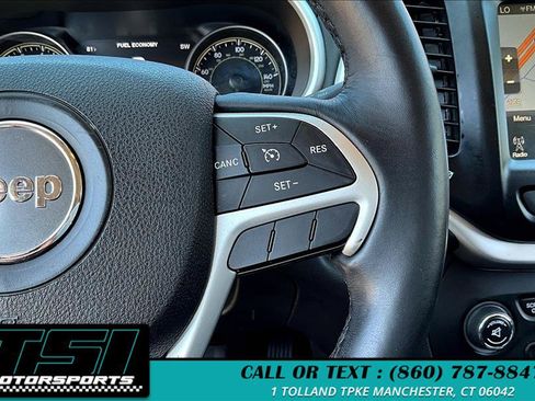 Used 2017 Jeep Cherokee Overland AWD/4WD image 19