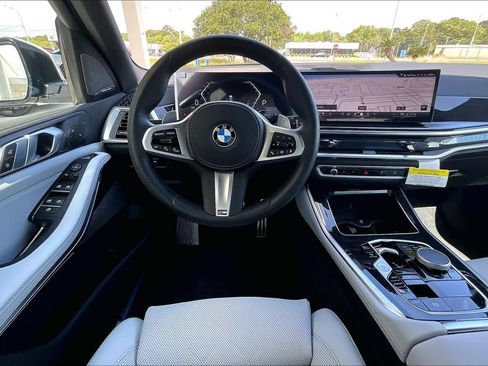 Used 2026 BMW X5 sDrive40i w/ M Sport Package image 5