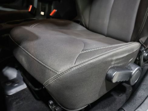 Used 2014 Jeep Wrangler Unlimited Rubicon w/ Connectivity Group image 11