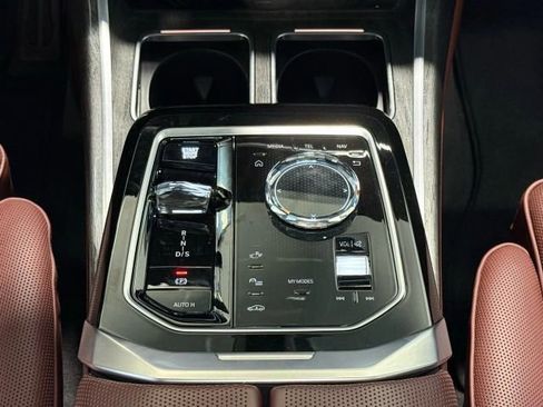 Used 2025 BMW 760i xDrive w/ Executive Package AWD/4WD image 73