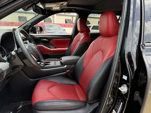 Used 2024 Toyota Highlander XSE FWD image 30