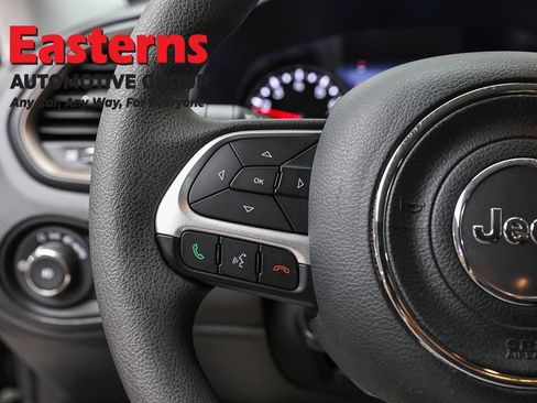 Used 2023 Jeep Renegade Latitude AWD/4WD image 15