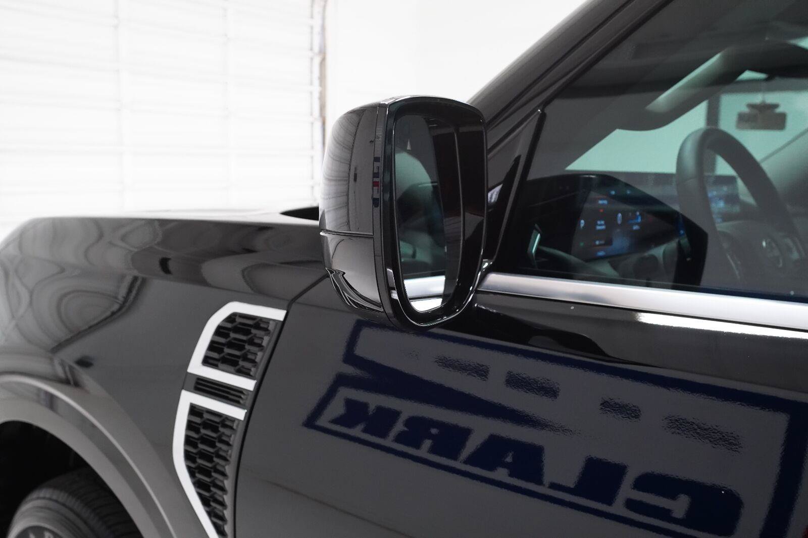 Used 2025 Nissan Armada SV RWD image 29