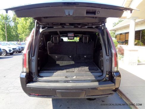 Used 2020 Cadillac Escalade ESV Platinum AWD/4WD image 32