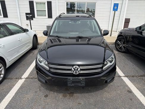 Used 2017 Volkswagen Tiguan S image 1