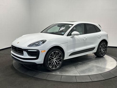 Certified 2023 Porsche Macan AWD/4WD image 1