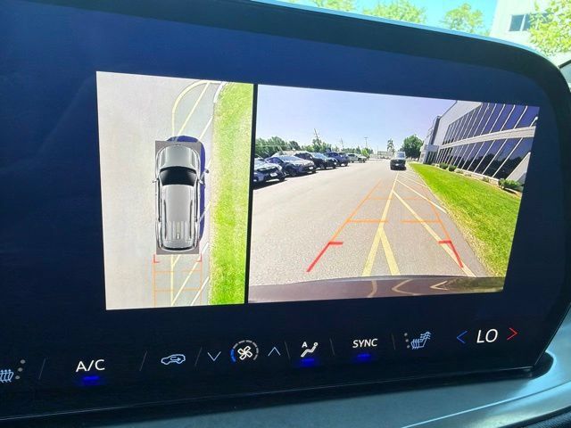 Used 2024 Chevrolet Traverse LT w/ LPO, Floor Liner Package FWD image 23