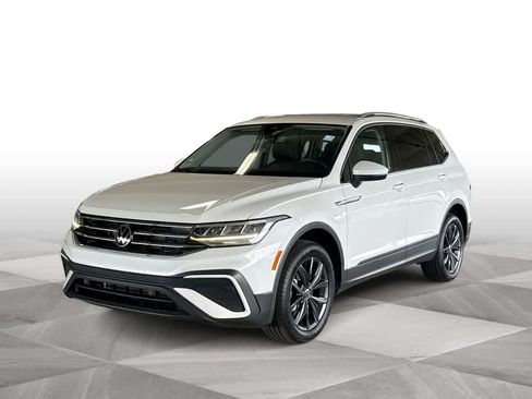 Certified 2023 Volkswagen Tiguan SE FWD image 4