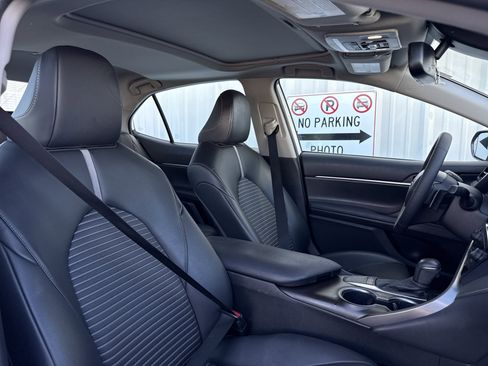 Used 2023 Toyota Camry SE w/ Convenience Package image 30