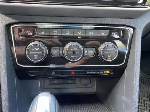Certified 2023 Volkswagen Atlas Cross Sport SE w/ Panoramic Sunroof Package AWD/4WD image 17