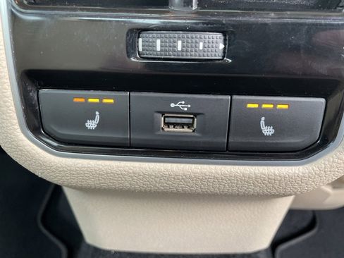 Used 2018 Volkswagen Passat 2.0T SE image 25