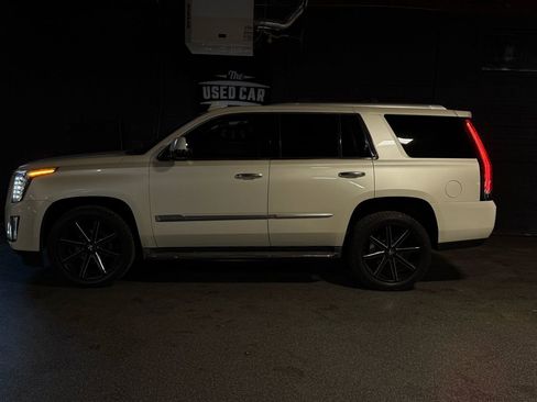 Used 2015 Cadillac Escalade Luxury AWD/4WD image 2