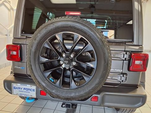Used 2022 Jeep Wrangler Unlimited Sahara w/ Cold Weather Group AWD/4WD image 24