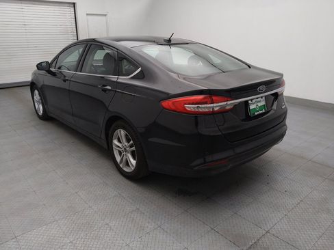 Used 2018 Ford Fusion SE w/ Fusion SE Technology Package FWD image 5