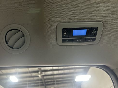 Used 2018 Toyota Sienna XLE Premium image 23