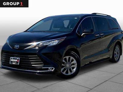 Used 2022 Toyota Sienna XLE