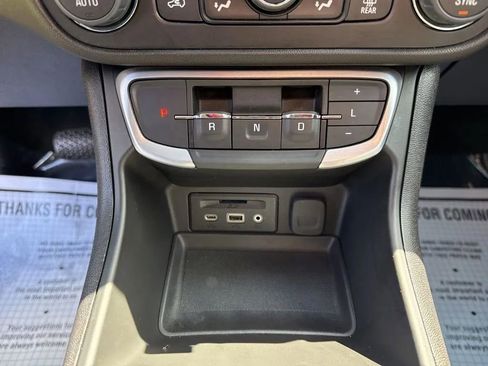 Used 2024 GMC Terrain SLT AWD/4WD image 24