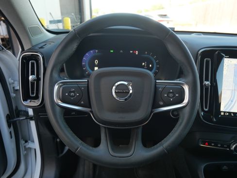 Used 2023 Volvo XC40 B5 Core image 10