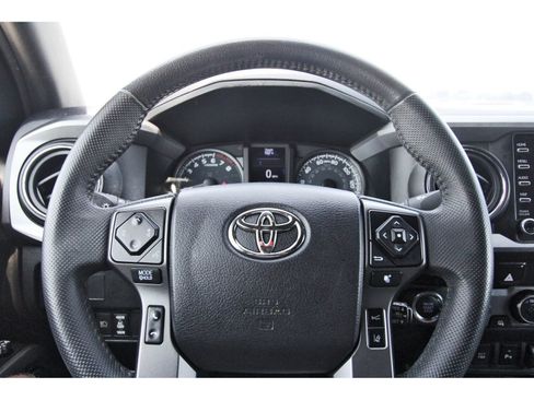 Used 2021 Toyota Tacoma TRD Off-Road w/ Technology Package AWD/4WD image 17