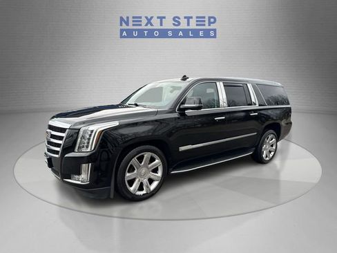 Used 2018 Cadillac Escalade ESV Luxury image 3