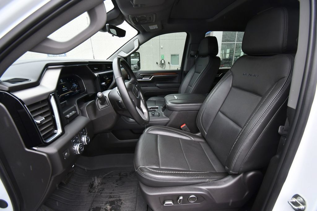 Used 2024 GMC Sierra 3500 Denali w/ Technology Package AWD/4WD image 16