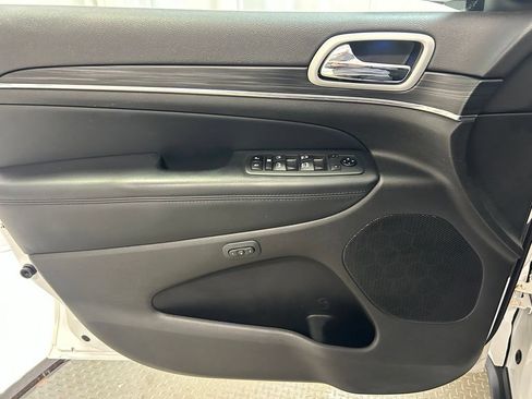 Used 2020 Jeep Grand Cherokee Limited AWD/4WD image 4