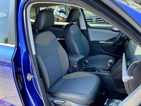 Used 2023 Volkswagen Taos SE w/ Black Wheel Package image 8