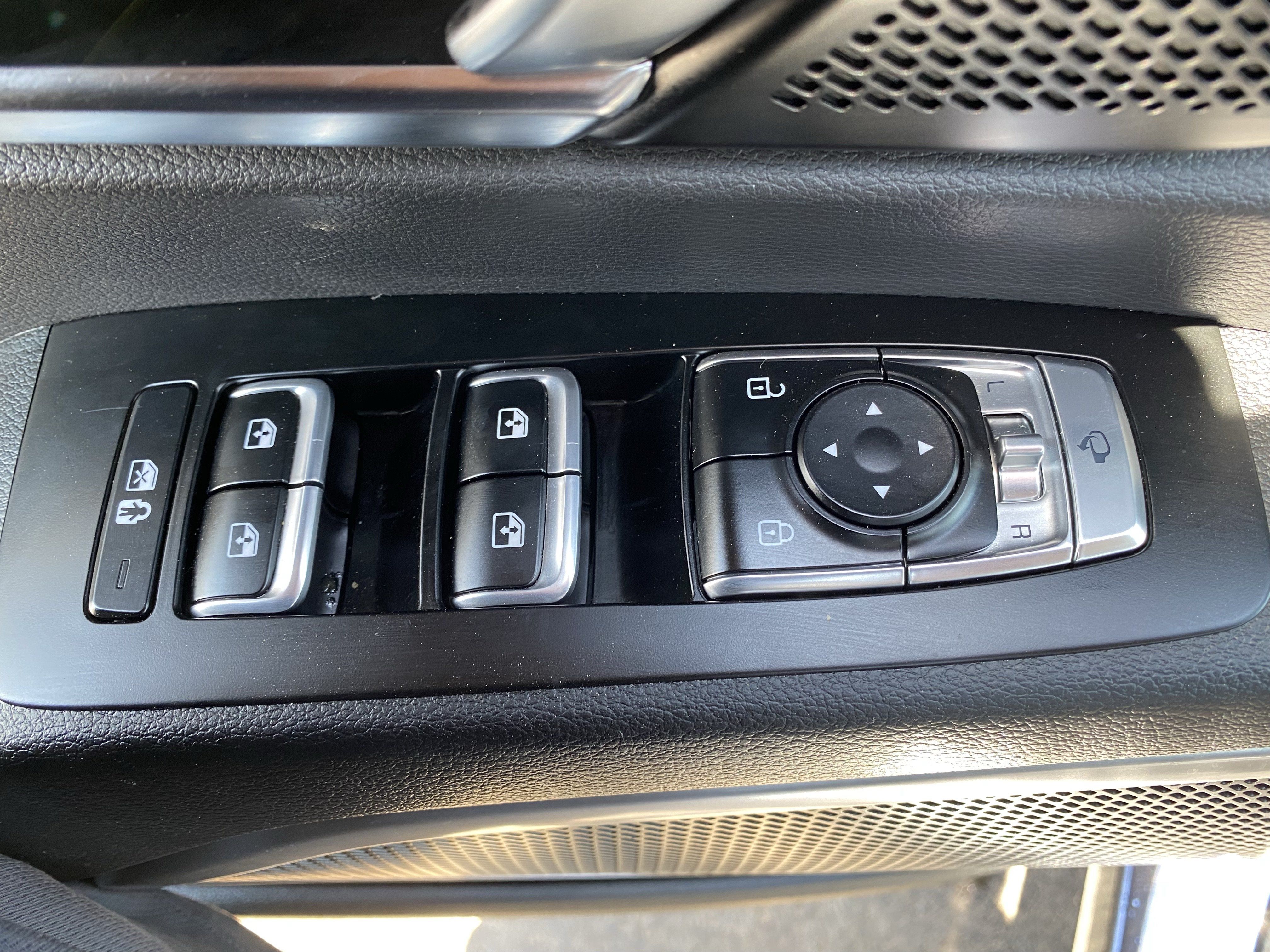 Used 2023 Kia Telluride EX w/ EX Captain's Chair Package FWD image 21