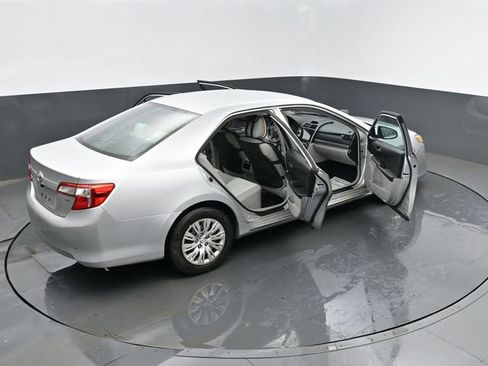 Used 2012 Toyota Camry LE image 25
