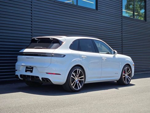 Certified 2026 Porsche Cayenne GTS AWD/4WD image 8