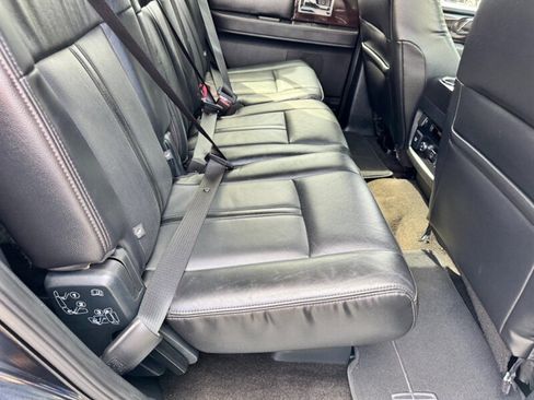 Used 2016 Lincoln Navigator Reserve image 39