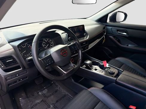 Used 2025 Nissan Rogue SV AWD/4WD image 9