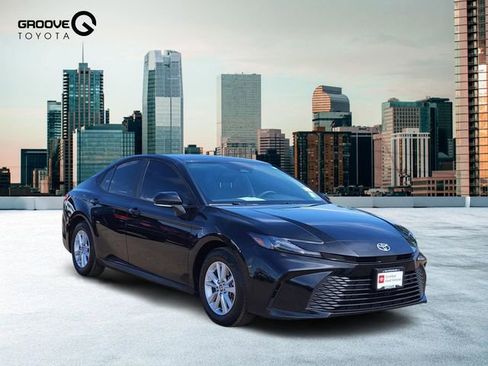 Used 2025 Toyota Camry LE FWD image 8