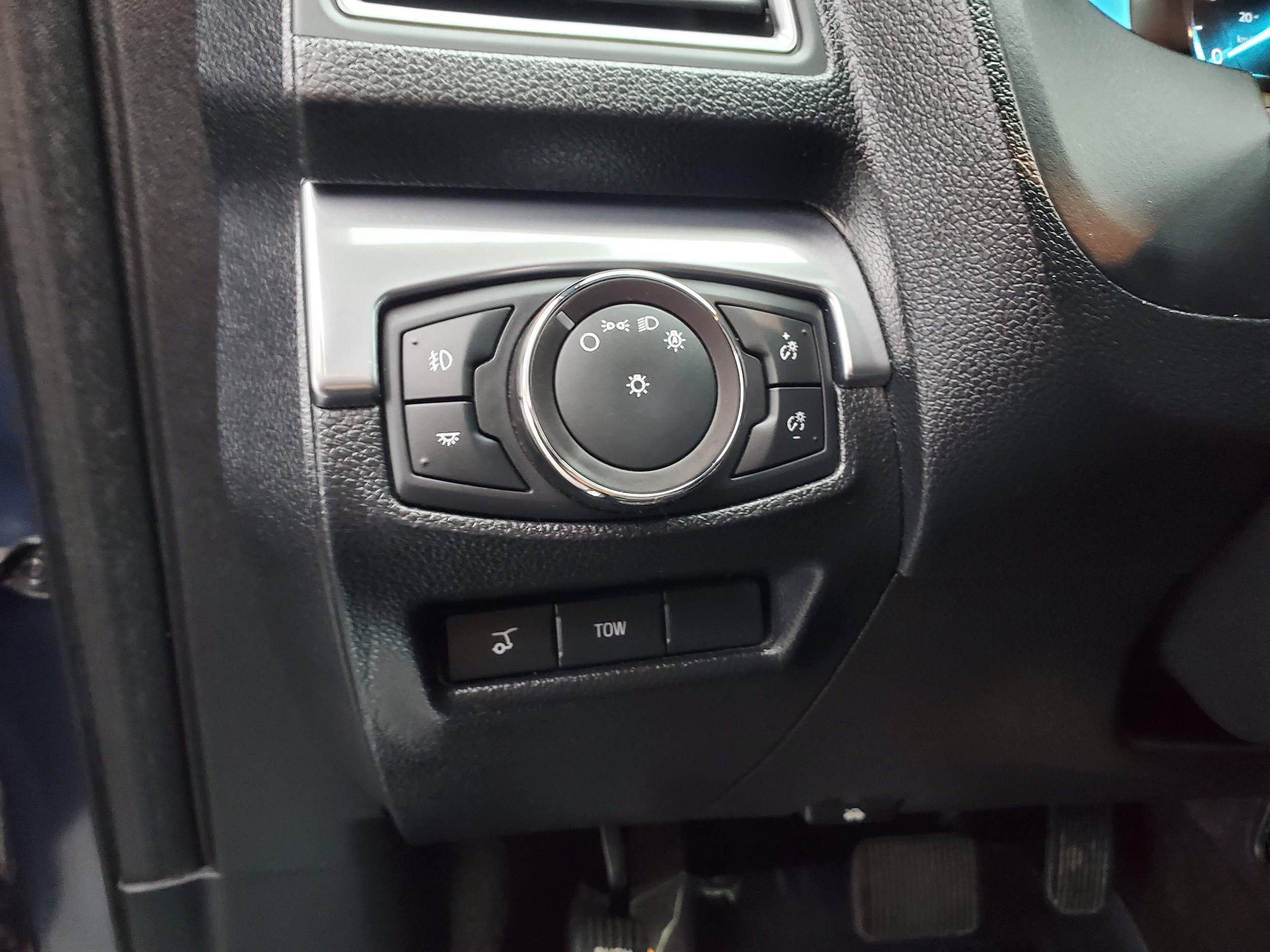 Used 2018 Ford Explorer Sport w/ Equipment Group 401A AWD/4WD image 12
