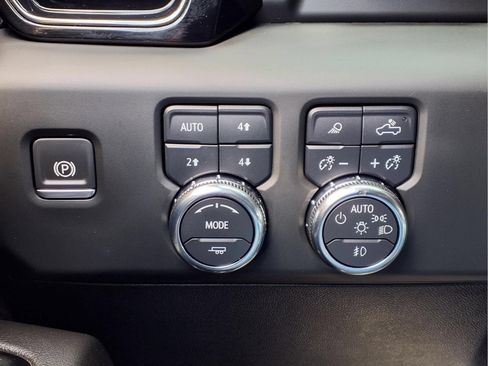 Used 2024 GMC Sierra 2500 AT4 w/ AT4 Premium Plus Package AWD/4WD image 15