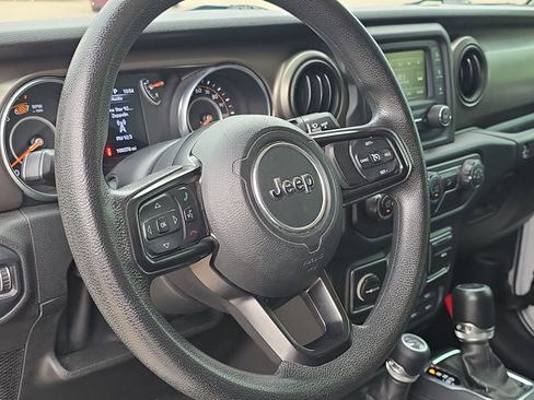 Used 2018 Jeep Wrangler Unlimited Sport image 12